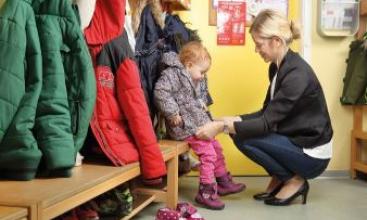 Autorisations spéciales d’absence liées à la parentalité et aux événements familiaux Cherchez l’erreur : la Fonction publique réduit drastiquement les droits pour garde d’enfant !